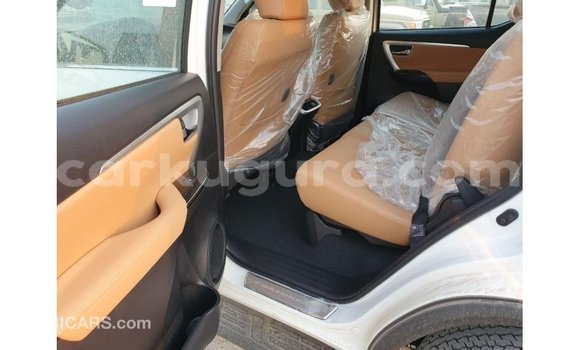 Nunua Imported Toyota Fortuner Nyeupe Gari ndani ya Import - Dubai nchini Bujumbura Nunua Imported Toyota Fortuner Nyeupe Gari ndani ya Import - Dubai nchini Bujumbura