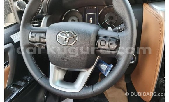 Nunua Imported Toyota Fortuner Nyeupe Gari ndani ya Import - Dubai nchini Bujumbura Nunua Imported Toyota Fortuner Nyeupe Gari ndani ya Import - Dubai nchini Bujumbura