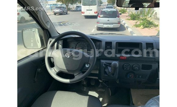 Nunua Imported Toyota Hiace Nyeupe Gari ndani ya Import - Dubai nchini Bujumbura Nunua Imported Toyota Hiace Nyeupe Gari ndani ya Import - Dubai nchini Bujumbura