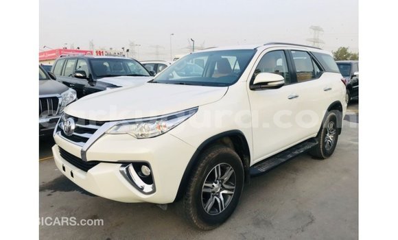 Nunua Imported Toyota Fortuner Nyeupe Gari ndani ya Import - Dubai nchini Bujumbura Nunua Imported Toyota Fortuner Nyeupe Gari ndani ya Import - Dubai nchini Bujumbura