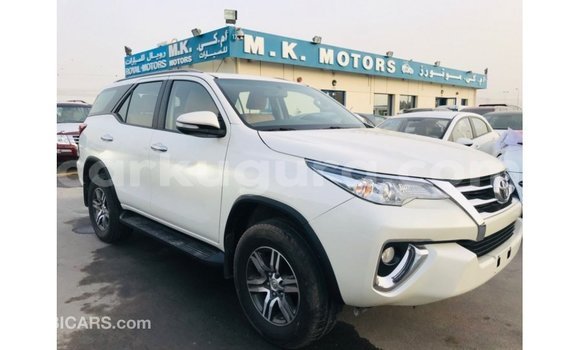 Nunua Imported Toyota Fortuner Nyeupe Gari ndani ya Import - Dubai nchini Bujumbura Nunua Imported Toyota Fortuner Nyeupe Gari ndani ya Import - Dubai nchini Bujumbura