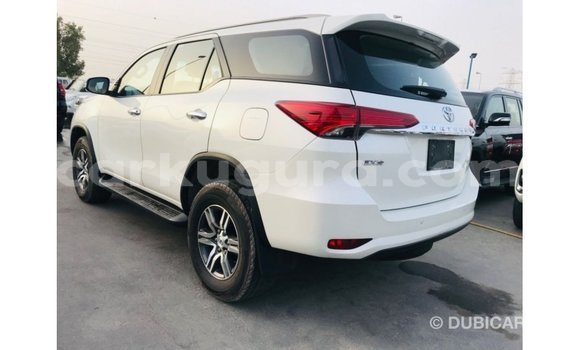 Nunua Imported Toyota Fortuner Nyeupe Gari ndani ya Import - Dubai nchini Bujumbura Nunua Imported Toyota Fortuner Nyeupe Gari ndani ya Import - Dubai nchini Bujumbura