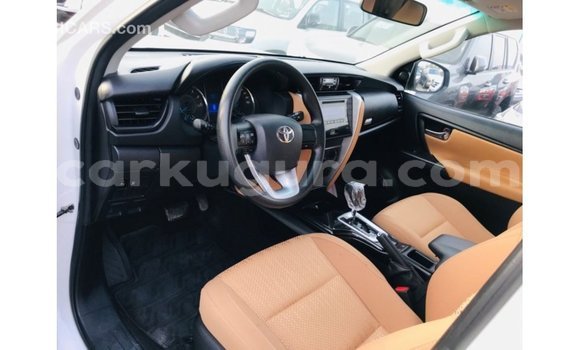 Nunua Imported Toyota Fortuner Nyeupe Gari ndani ya Import - Dubai nchini Bujumbura Nunua Imported Toyota Fortuner Nyeupe Gari ndani ya Import - Dubai nchini Bujumbura
