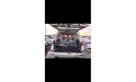 Acheter Import Voiture Toyota Land Cruiser Blanc à Import - Dubai, Bujumbura Acheter Import Voiture Toyota Land Cruiser Blanc à Import - Dubai, Bujumbura