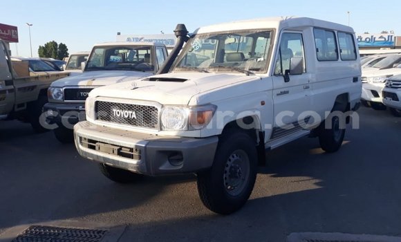 Nunua Imported Toyota Land Cruiser Nyeupe Gari ndani ya Import - Dubai nchini Bujumbura Nunua Imported Toyota Land Cruiser Nyeupe Gari ndani ya Import - Dubai nchini Bujumbura