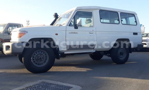Nunua Imported Toyota Land Cruiser Nyeupe Gari ndani ya Import - Dubai nchini Bujumbura Nunua Imported Toyota Land Cruiser Nyeupe Gari ndani ya Import - Dubai nchini Bujumbura