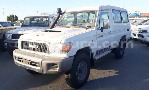 Nunua Imported Toyota Land Cruiser Nyeupe Gari ndani ya Import - Dubai nchini Bujumbura Nunua Imported Toyota Land Cruiser Nyeupe Gari ndani ya Import - Dubai nchini Bujumbura