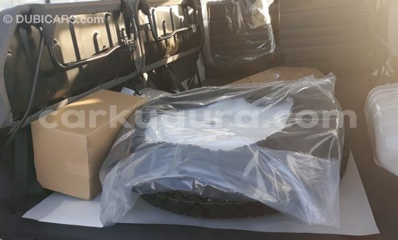 Nunua Imported Toyota Land Cruiser Nyeupe Gari ndani ya Import - Dubai nchini Bujumbura Nunua Imported Toyota Land Cruiser Nyeupe Gari ndani ya Import - Dubai nchini Bujumbura