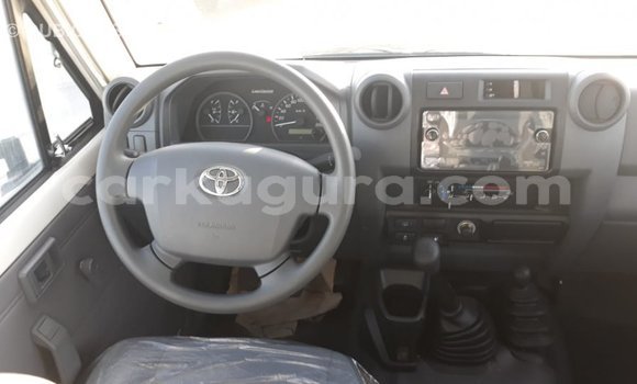 Nunua Imported Toyota Land Cruiser Nyeupe Gari ndani ya Import - Dubai nchini Bujumbura Nunua Imported Toyota Land Cruiser Nyeupe Gari ndani ya Import - Dubai nchini Bujumbura