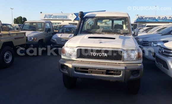 Nunua Imported Toyota Land Cruiser Nyeupe Gari ndani ya Import - Dubai nchini Bujumbura Nunua Imported Toyota Land Cruiser Nyeupe Gari ndani ya Import - Dubai nchini Bujumbura