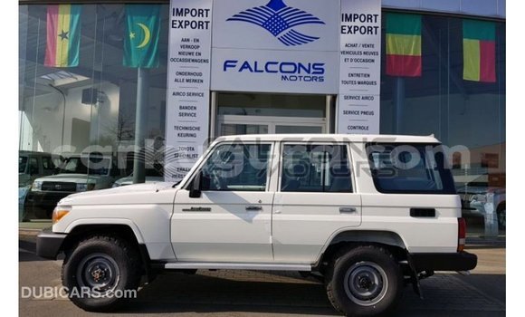 Nunua Imported Toyota Land Cruiser Nyeupe Gari ndani ya Import - Dubai nchini Bujumbura Nunua Imported Toyota Land Cruiser Nyeupe Gari ndani ya Import - Dubai nchini Bujumbura