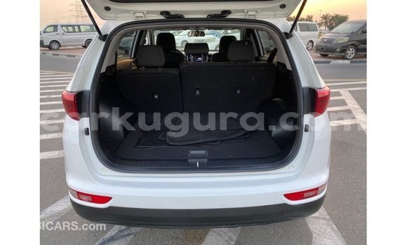 Nunua Imported Kia Sportage Nyeupe Gari ndani ya Import - Dubai nchini Bujumbura Nunua Imported Kia Sportage Nyeupe Gari ndani ya Import - Dubai nchini Bujumbura