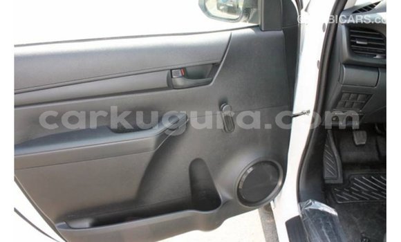 Nunua Imported Toyota Hilux Nyeupe Gari ndani ya Import - Dubai nchini Bujumbura Nunua Imported Toyota Hilux Nyeupe Gari ndani ya Import - Dubai nchini Bujumbura