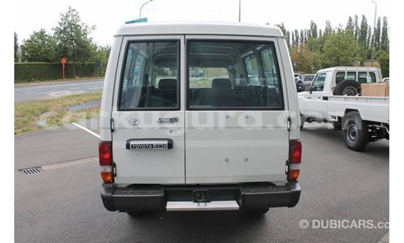 Buy Import Toyota Land Cruiser White Car in Import - Dubai in Bujumbura Buy Import Toyota Land Cruiser White Car in Import - Dubai in Bujumbura