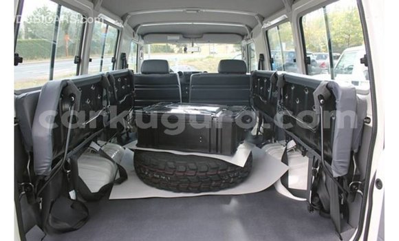 Buy Import Toyota Land Cruiser White Car in Import - Dubai in Bujumbura Buy Import Toyota Land Cruiser White Car in Import - Dubai in Bujumbura