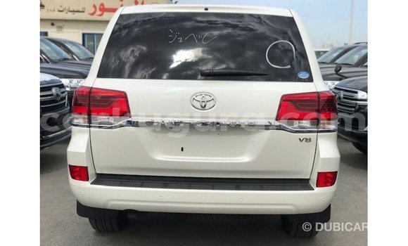 Acheter Import Voiture Toyota Land Cruiser Blanc à Import - Dubai, Bujumbura Acheter Import Voiture Toyota Land Cruiser Blanc à Import - Dubai, Bujumbura