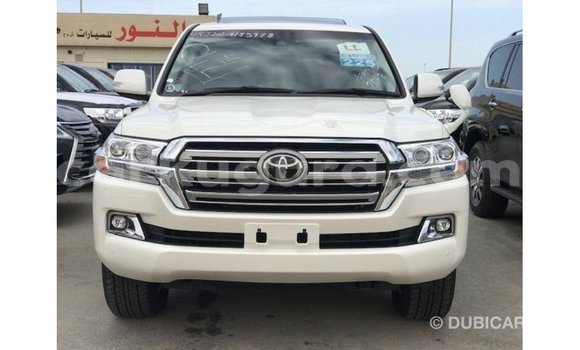 Acheter Import Voiture Toyota Land Cruiser Blanc à Import - Dubai, Bujumbura Acheter Import Voiture Toyota Land Cruiser Blanc à Import - Dubai, Bujumbura