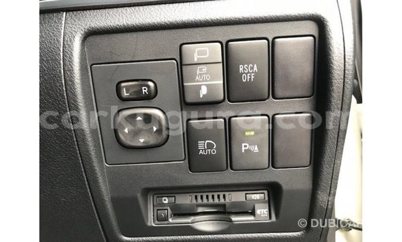 Acheter Import Voiture Toyota Land Cruiser Blanc à Import - Dubai, Bujumbura Acheter Import Voiture Toyota Land Cruiser Blanc à Import - Dubai, Bujumbura