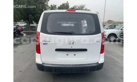 Nunua Imported Hyundai Cargo Nyeupe Gari ndani ya Import - Dubai nchini Bujumbura Nunua Imported Hyundai Cargo Nyeupe Gari ndani ya Import - Dubai nchini Bujumbura