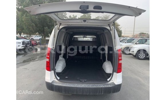 Nunua Imported Hyundai Cargo Nyeupe Gari ndani ya Import - Dubai nchini Bujumbura Nunua Imported Hyundai Cargo Nyeupe Gari ndani ya Import - Dubai nchini Bujumbura