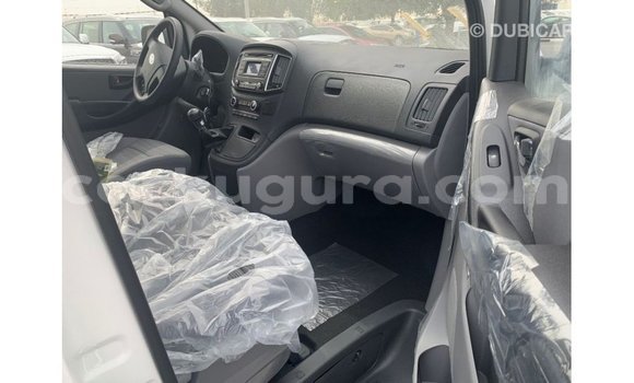 Nunua Imported Hyundai Cargo Nyeupe Gari ndani ya Import - Dubai nchini Bujumbura Nunua Imported Hyundai Cargo Nyeupe Gari ndani ya Import - Dubai nchini Bujumbura