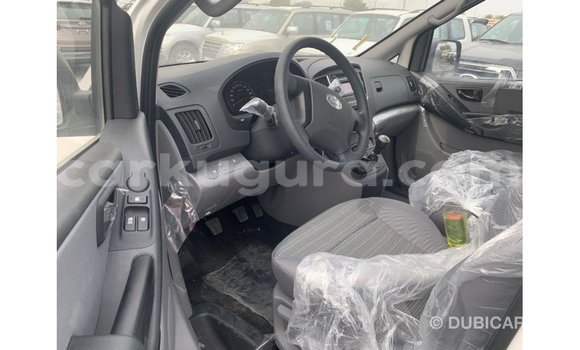 Nunua Imported Hyundai Cargo Nyeupe Gari ndani ya Import - Dubai nchini Bujumbura Nunua Imported Hyundai Cargo Nyeupe Gari ndani ya Import - Dubai nchini Bujumbura