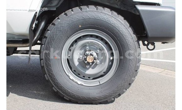 Buy Import Toyota Land Cruiser White Car in Import - Dubai in Bujumbura Buy Import Toyota Land Cruiser White Car in Import - Dubai in Bujumbura