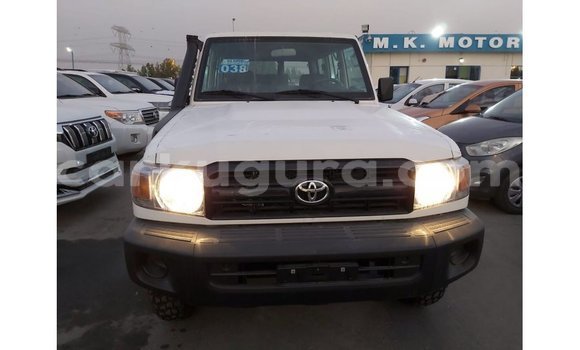 Acheter Import Voiture Toyota Land Cruiser Blanc à Import - Dubai, Bujumbura Acheter Import Voiture Toyota Land Cruiser Blanc à Import - Dubai, Bujumbura