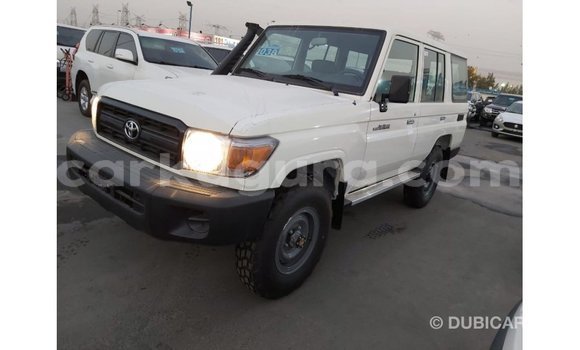 Acheter Import Voiture Toyota Land Cruiser Blanc à Import - Dubai, Bujumbura Acheter Import Voiture Toyota Land Cruiser Blanc à Import - Dubai, Bujumbura