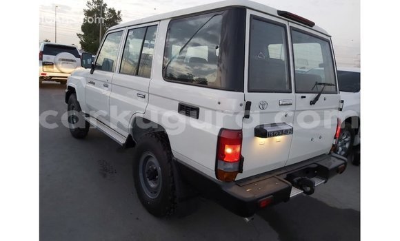 Acheter Import Voiture Toyota Land Cruiser Blanc à Import - Dubai, Bujumbura Acheter Import Voiture Toyota Land Cruiser Blanc à Import - Dubai, Bujumbura