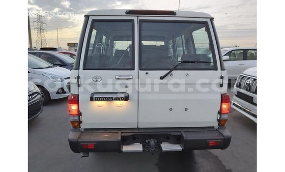 Buy Import Toyota Land Cruiser White Car in Import - Dubai in Bujumbura Buy Import Toyota Land Cruiser White Car in Import - Dubai in Bujumbura
