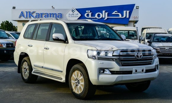 Nunua Imported Toyota Land Cruiser Nyeupe Gari ndani ya Import - Dubai nchini Bujumbura Nunua Imported Toyota Land Cruiser Nyeupe Gari ndani ya Import - Dubai nchini Bujumbura