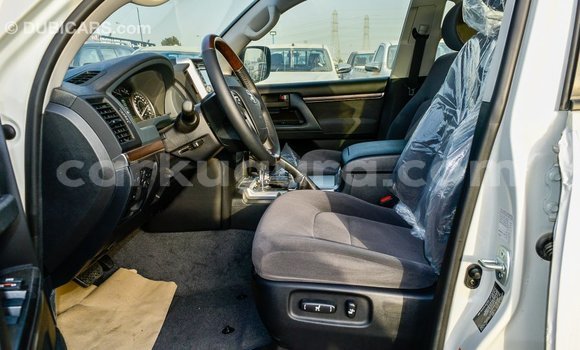 Nunua Imported Toyota Land Cruiser Nyeupe Gari ndani ya Import - Dubai nchini Bujumbura Nunua Imported Toyota Land Cruiser Nyeupe Gari ndani ya Import - Dubai nchini Bujumbura