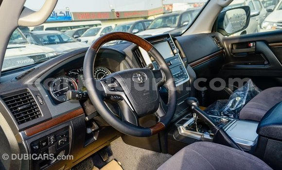 Nunua Imported Toyota Land Cruiser Nyeupe Gari ndani ya Import - Dubai nchini Bujumbura Nunua Imported Toyota Land Cruiser Nyeupe Gari ndani ya Import - Dubai nchini Bujumbura
