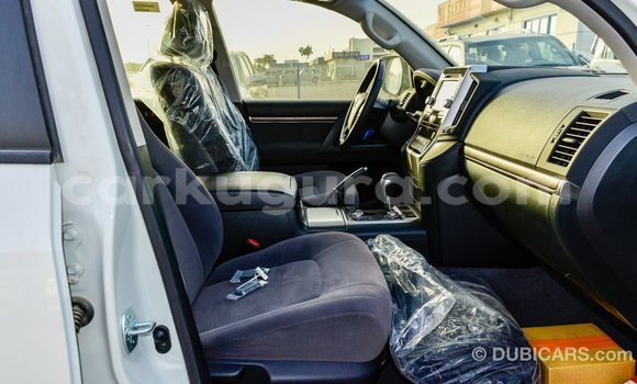 Nunua Imported Toyota Land Cruiser Nyeupe Gari ndani ya Import - Dubai nchini Bujumbura Nunua Imported Toyota Land Cruiser Nyeupe Gari ndani ya Import - Dubai nchini Bujumbura