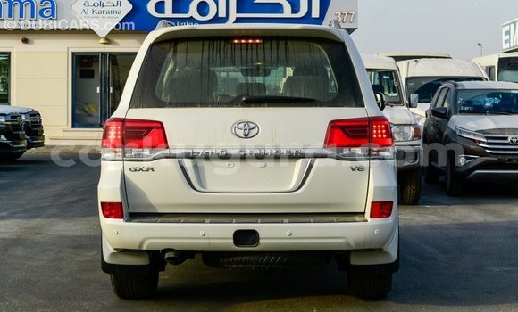 Nunua Imported Toyota Land Cruiser Nyeupe Gari ndani ya Import - Dubai nchini Bujumbura Nunua Imported Toyota Land Cruiser Nyeupe Gari ndani ya Import - Dubai nchini Bujumbura