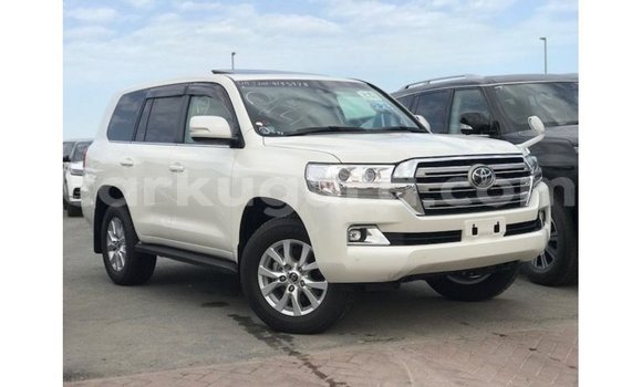 Acheter Import Voiture Toyota Land Cruiser Blanc à Import - Dubai, Bujumbura Acheter Import Voiture Toyota Land Cruiser Blanc à Import - Dubai, Bujumbura