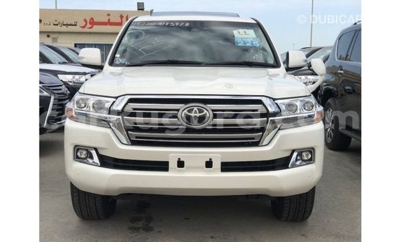 Acheter Import Voiture Toyota Land Cruiser Blanc à Import - Dubai, Bujumbura Acheter Import Voiture Toyota Land Cruiser Blanc à Import - Dubai, Bujumbura