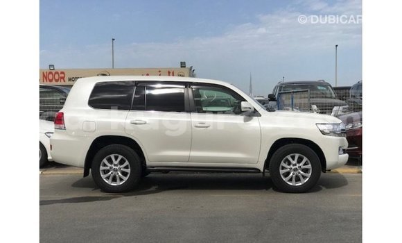 Acheter Import Voiture Toyota Land Cruiser Blanc à Import - Dubai, Bujumbura Acheter Import Voiture Toyota Land Cruiser Blanc à Import - Dubai, Bujumbura
