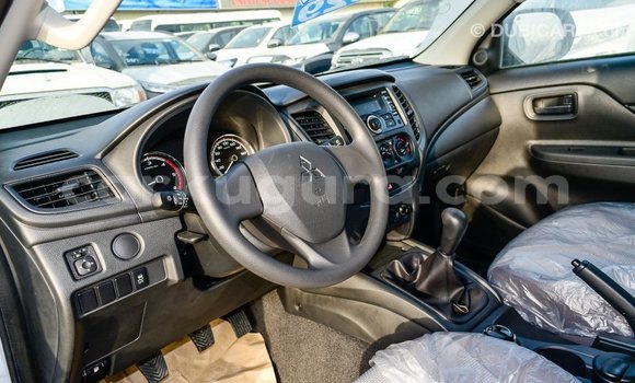 Nunua Imported Mitsubishi L200 Nyeupe Gari ndani ya Import - Dubai nchini Bujumbura Nunua Imported Mitsubishi L200 Nyeupe Gari ndani ya Import - Dubai nchini Bujumbura