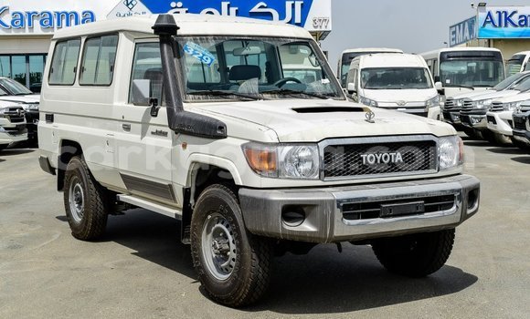 Nunua Imported Toyota Land Cruiser Nyeupe Gari ndani ya Import - Dubai nchini Bujumbura Nunua Imported Toyota Land Cruiser Nyeupe Gari ndani ya Import - Dubai nchini Bujumbura