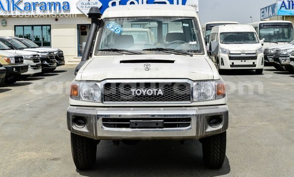 Nunua Imported Toyota Land Cruiser Nyeupe Gari ndani ya Import - Dubai nchini Bujumbura Nunua Imported Toyota Land Cruiser Nyeupe Gari ndani ya Import - Dubai nchini Bujumbura