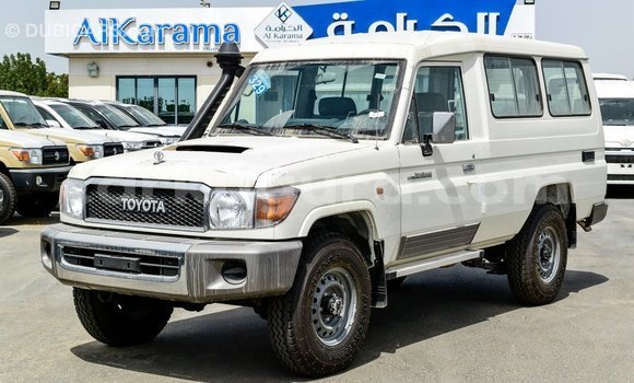 Nunua Imported Toyota Land Cruiser Nyeupe Gari ndani ya Import - Dubai nchini Bujumbura Nunua Imported Toyota Land Cruiser Nyeupe Gari ndani ya Import - Dubai nchini Bujumbura