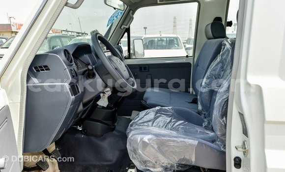 Nunua Imported Toyota Land Cruiser Nyeupe Gari ndani ya Import - Dubai nchini Bujumbura Nunua Imported Toyota Land Cruiser Nyeupe Gari ndani ya Import - Dubai nchini Bujumbura