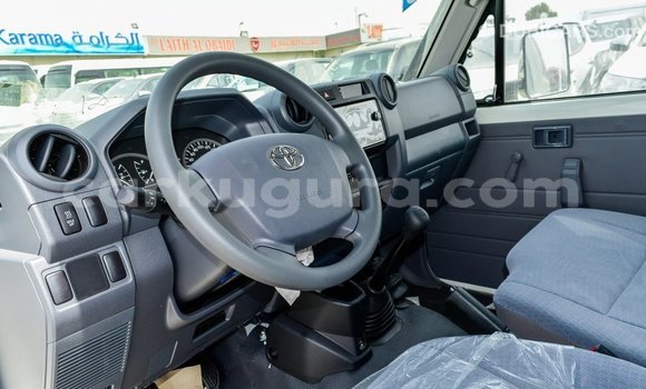 Nunua Imported Toyota Land Cruiser Nyeupe Gari ndani ya Import - Dubai nchini Bujumbura Nunua Imported Toyota Land Cruiser Nyeupe Gari ndani ya Import - Dubai nchini Bujumbura