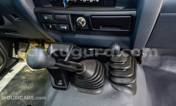 Nunua Imported Toyota Land Cruiser Nyeupe Gari ndani ya Import - Dubai nchini Bujumbura Nunua Imported Toyota Land Cruiser Nyeupe Gari ndani ya Import - Dubai nchini Bujumbura