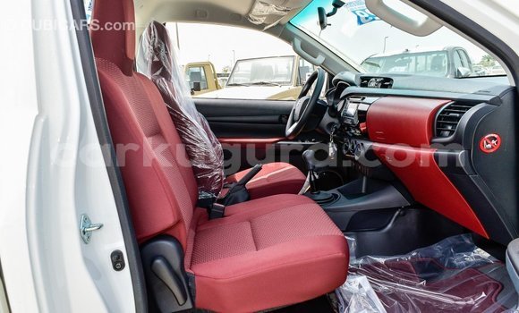 Nunua Imported Toyota Hilux Nyeupe Gari ndani ya Import - Dubai nchini Bujumbura Nunua Imported Toyota Hilux Nyeupe Gari ndani ya Import - Dubai nchini Bujumbura