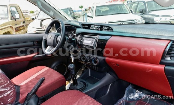 Nunua Imported Toyota Hilux Nyeupe Gari ndani ya Import - Dubai nchini Bujumbura Nunua Imported Toyota Hilux Nyeupe Gari ndani ya Import - Dubai nchini Bujumbura