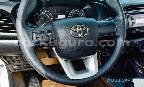 Nunua Imported Toyota Hilux Nyeupe Gari ndani ya Import - Dubai nchini Bujumbura Nunua Imported Toyota Hilux Nyeupe Gari ndani ya Import - Dubai nchini Bujumbura