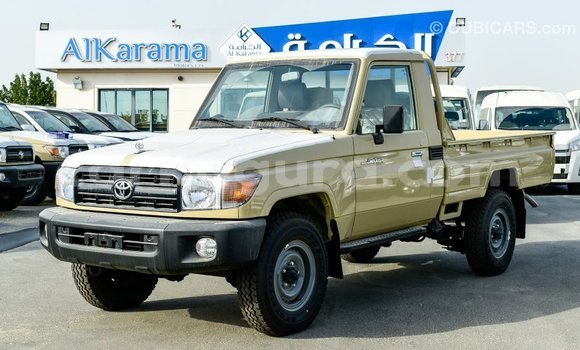 Acheter Import Voiture Toyota Land Cruiser Beige à Import - Dubai, Bujumbura Acheter Import Voiture Toyota Land Cruiser Beige à Import - Dubai, Bujumbura